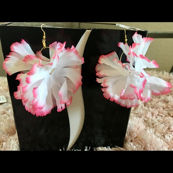 🌸Floral Earrings PINK/WHITE 🌸New - Picture 4 of 7